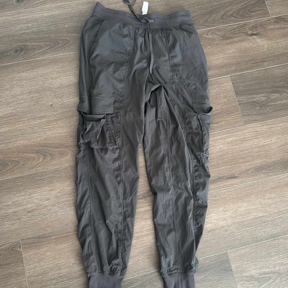 Lululemon Dance Studio Relaxed Fit Mid Rise Cargo Joggers SOLD OUT COLOR - Picture 2 of 4
